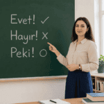 Onay ve ret bildiren evet, hayır ve peki ünlemlerini tahtada anlatan öğretmen